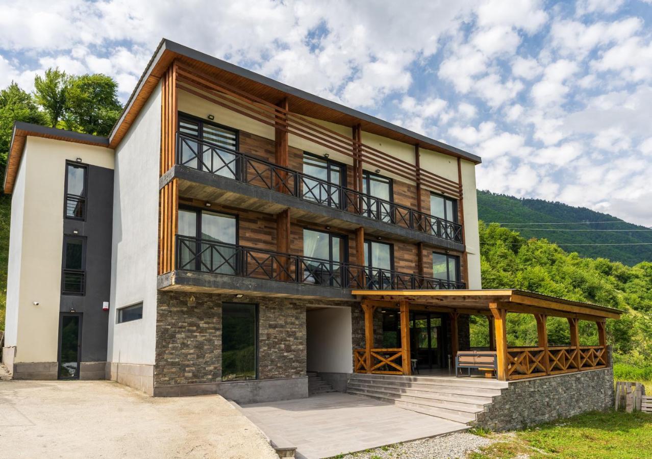 Hotel Latveli Mestia Bagian luar foto